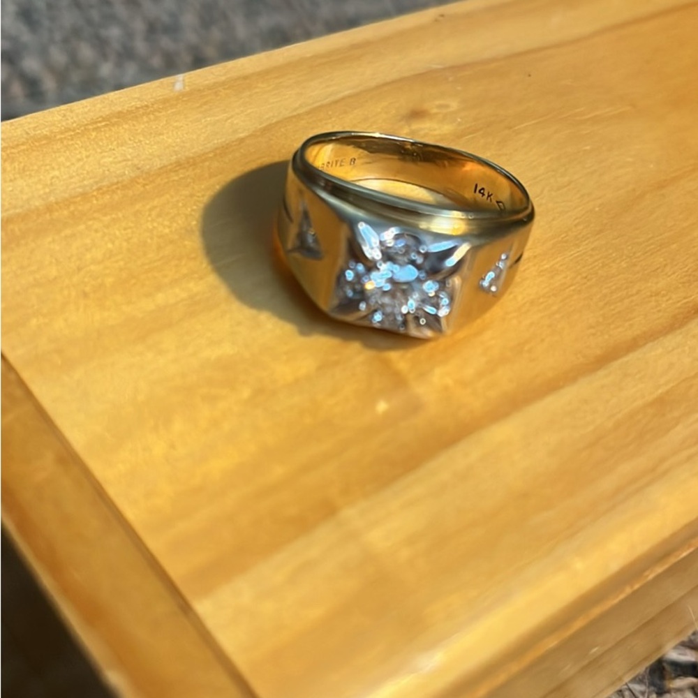 Ring - Picture 2 of 5